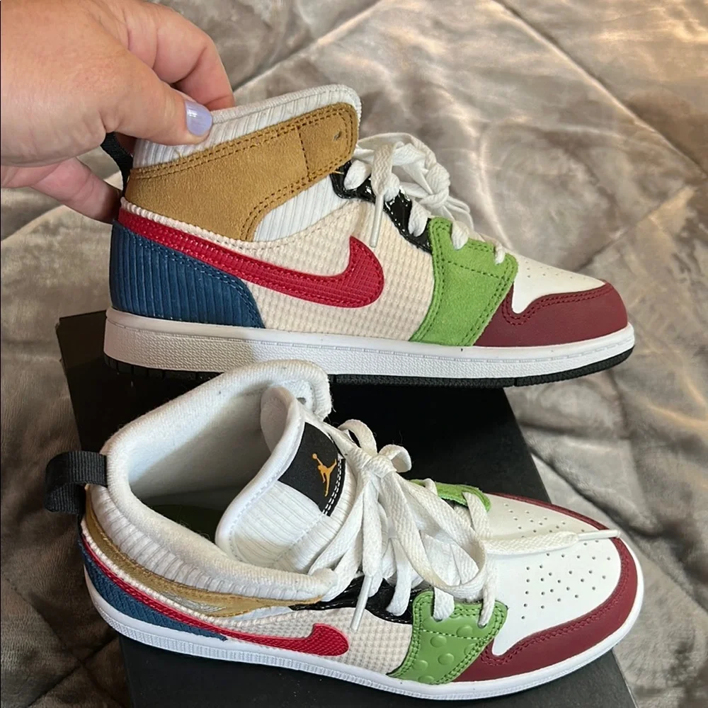 Nike Air Jordan 1 Mid "Messy Room" Runners - Picture 4 of 6